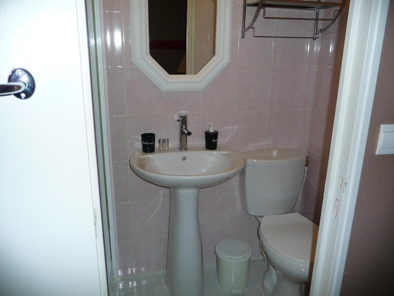 Mas Des Sentes Petit T1 Apartment น็องส์-เลส์-แป็งส์ ภายนอก รูปภาพ