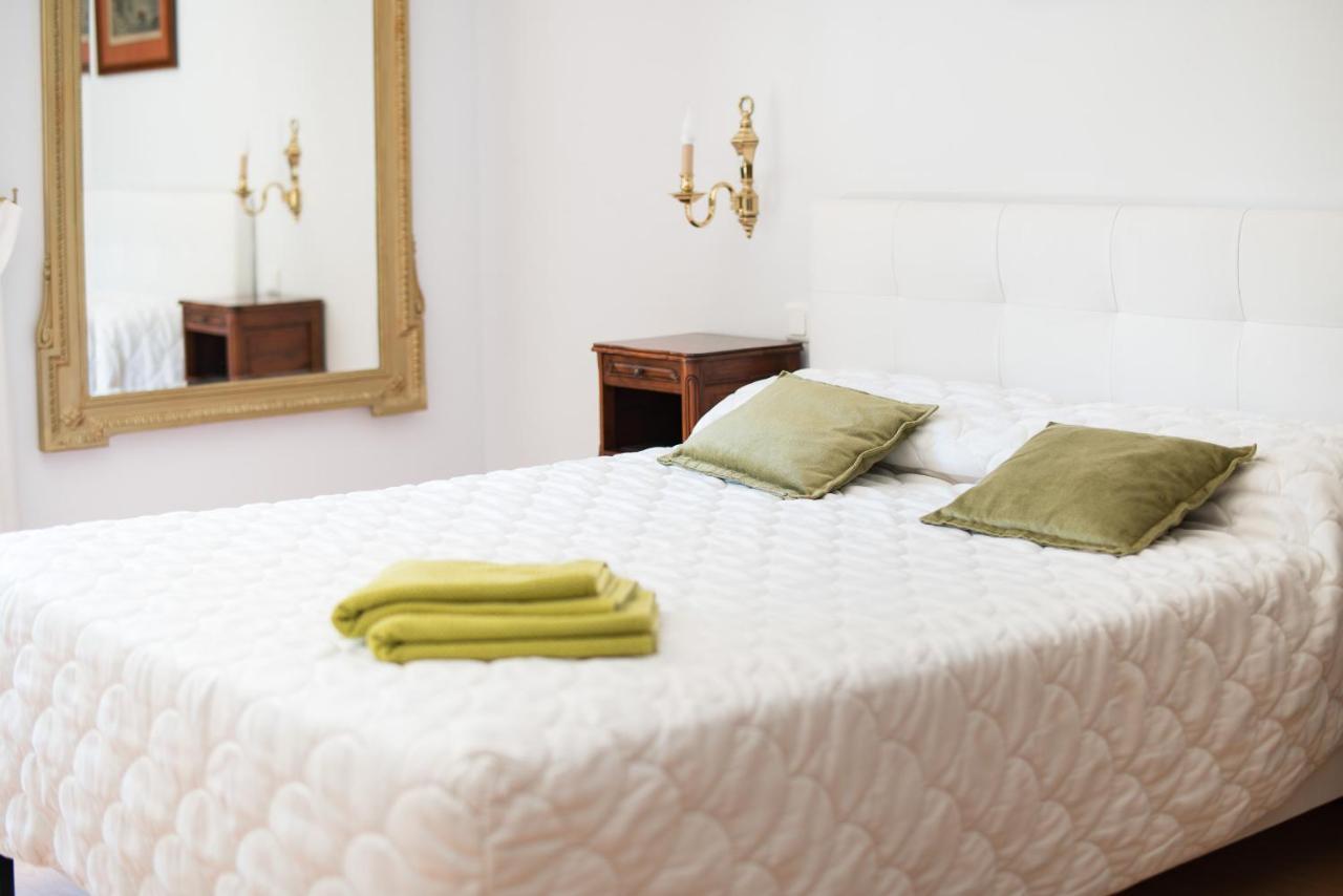 Mas Des Sentes Petit T1 Apartment น็องส์-เลส์-แป็งส์ ภายนอก รูปภาพ