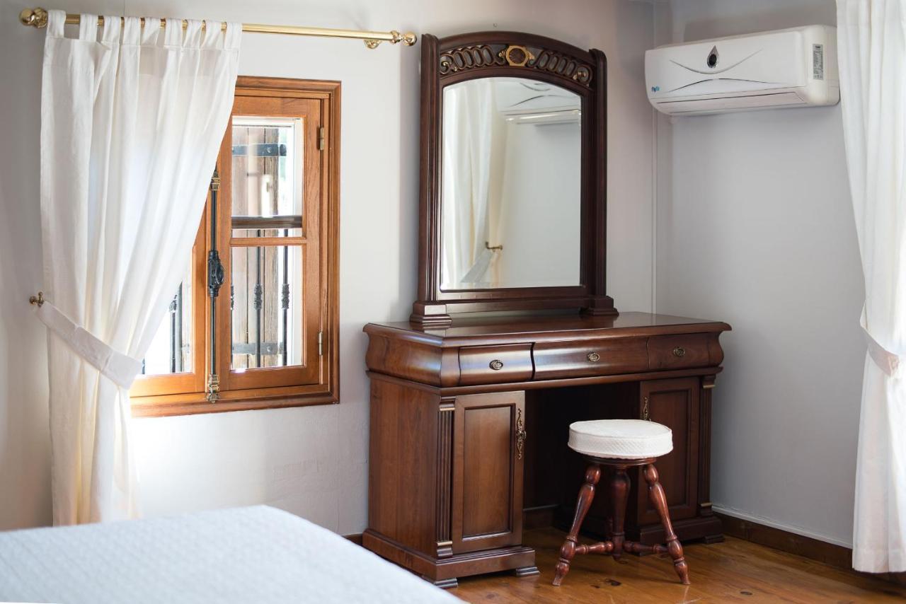 Mas Des Sentes Petit T1 Apartment น็องส์-เลส์-แป็งส์ ภายนอก รูปภาพ