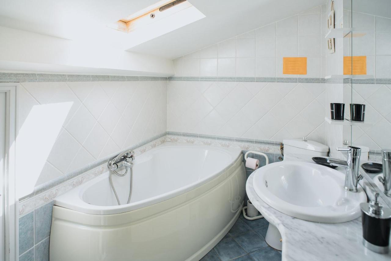 Mas Des Sentes Petit T1 Apartment น็องส์-เลส์-แป็งส์ ภายนอก รูปภาพ
