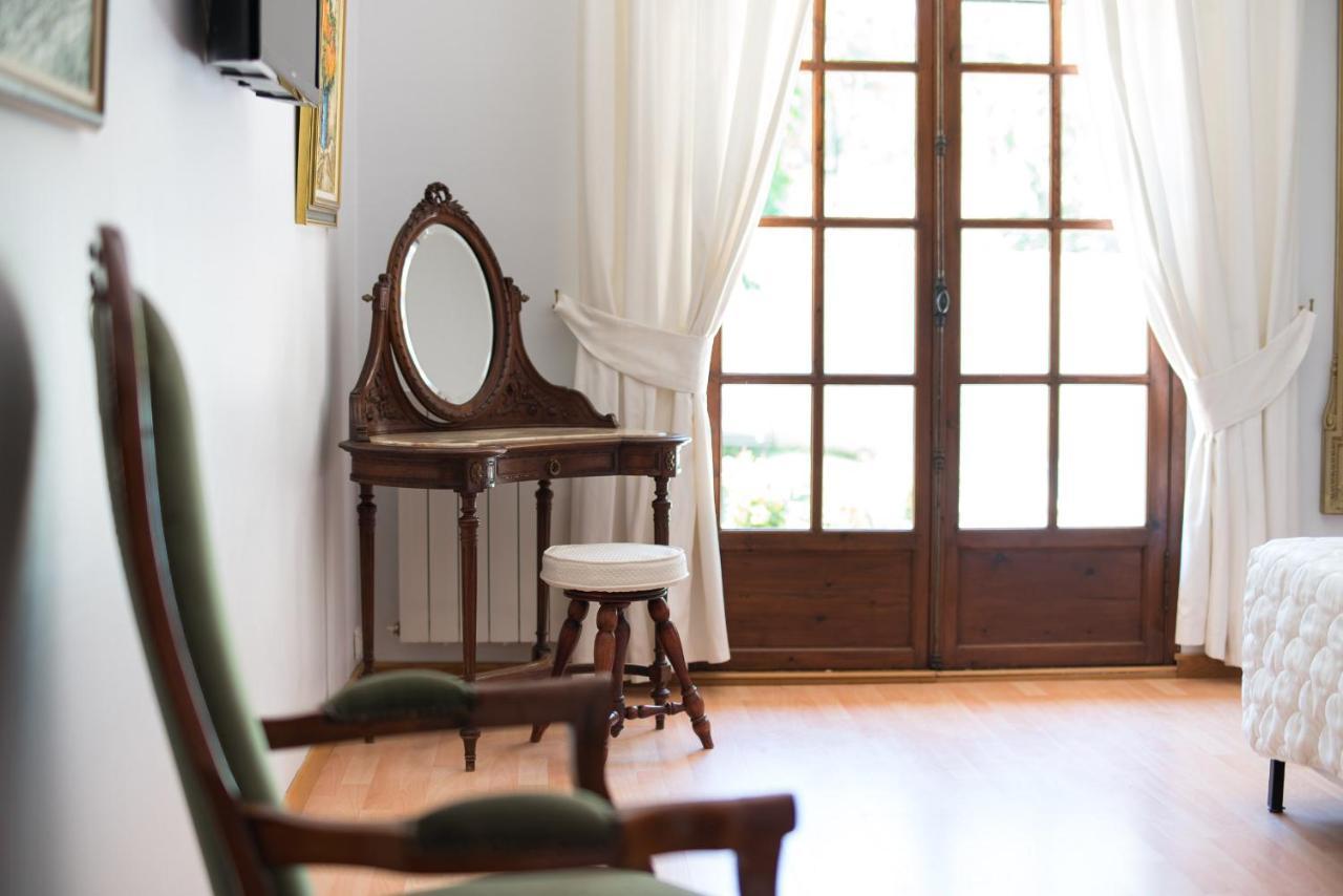 Mas Des Sentes Petit T1 Apartment น็องส์-เลส์-แป็งส์ ภายนอก รูปภาพ